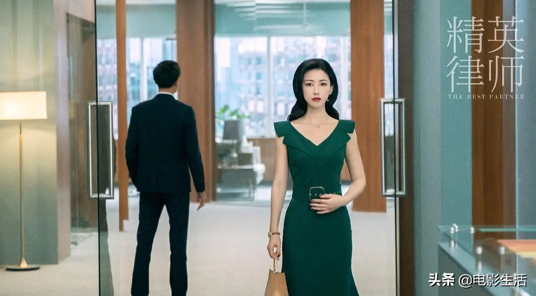 《精英律师》靳东被批摆造型、凹人设演，仅1集就暴露出各种问题