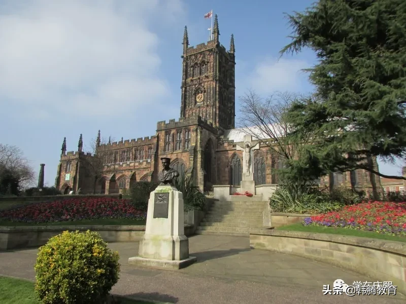 被誉为韩国最美校园，多部韩剧取景地，走进世界名校——庆熙大学