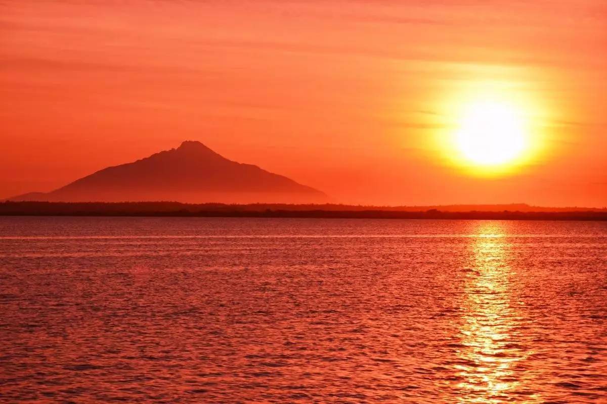 夕阳下的黄昏唯美句子（日落夕阳唯美句子分享）