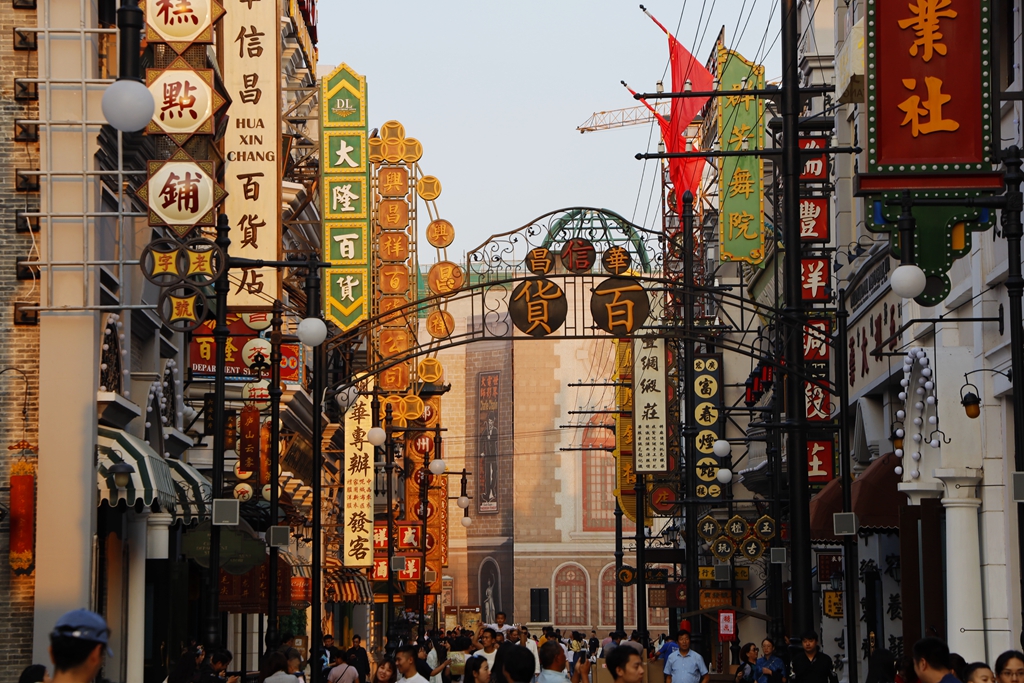 河南唯一的电影小镇，穿越郑州百年时光，开业就成热门网红打卡地