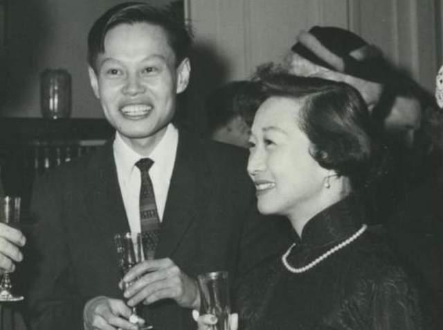99岁杨振宁与娇妻恩爱如初，杨振宁表白：她是上帝赐给我的礼物