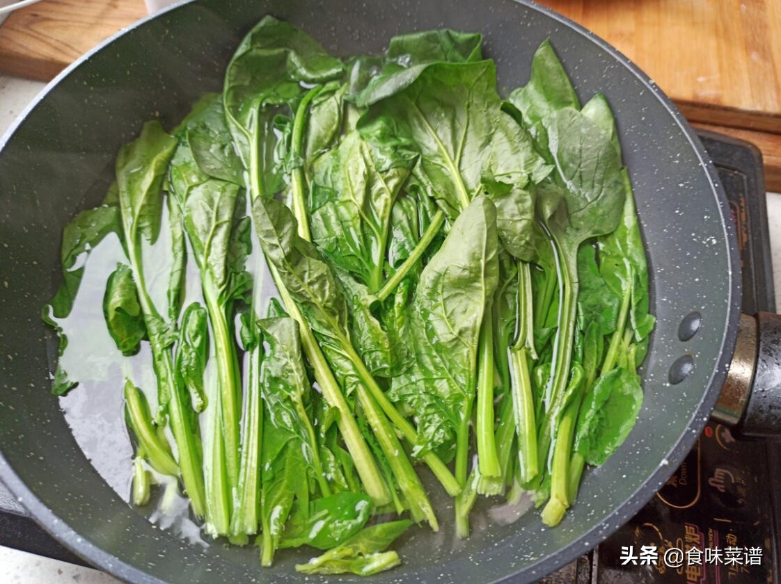 菠菜最好吃的做法，出锅鲜嫩多汁，酥脆可口掉渣，孩子一口能吃仨