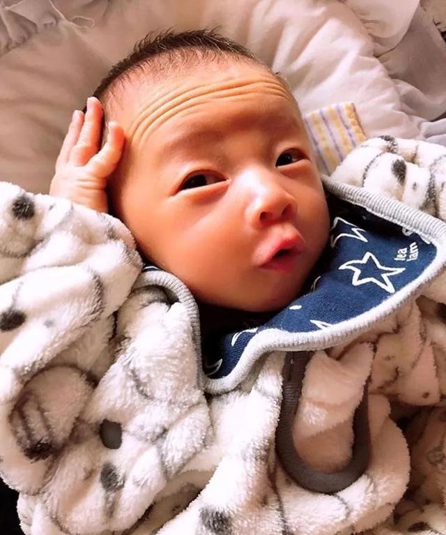岛国这群父母专拍孩子的沙雕照片上传网络，是亲生的，没错了