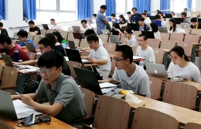 大一新生开学要不要带“笔记本”？过来人给你建议，避免“吃亏”