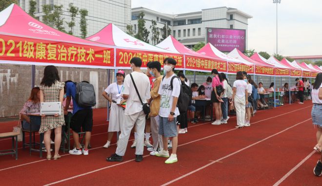 达州中医药职业学院迎新有“心”意:圆学子梦 筑家之暖