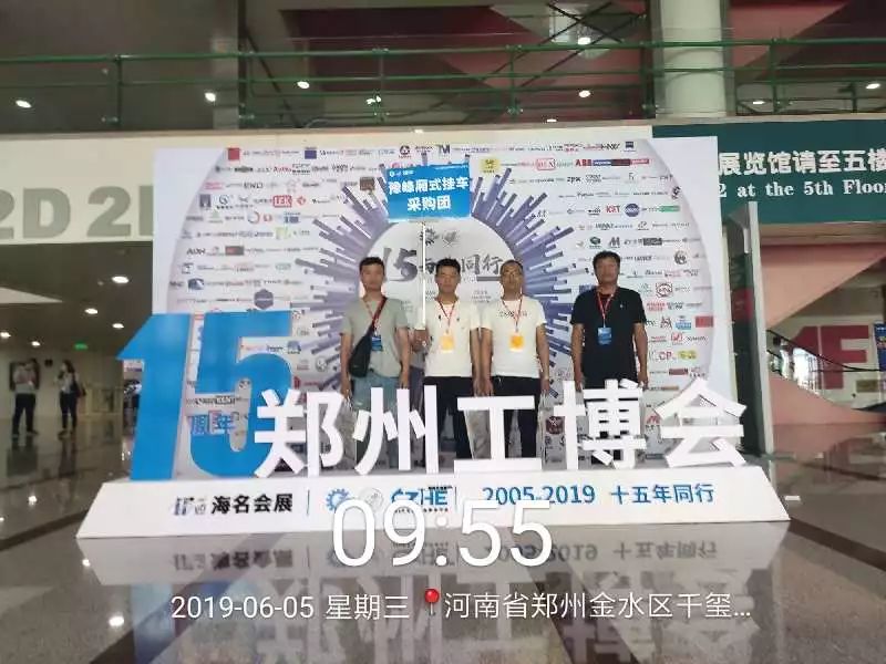組團(tuán)觀眾：激情上演“百團(tuán)大戰(zhàn)”，場(chǎng)面太激烈