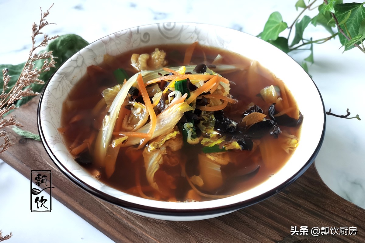 朋友送了一些魚膠，我把它做美食，吃菜喝湯，味道鮮美
