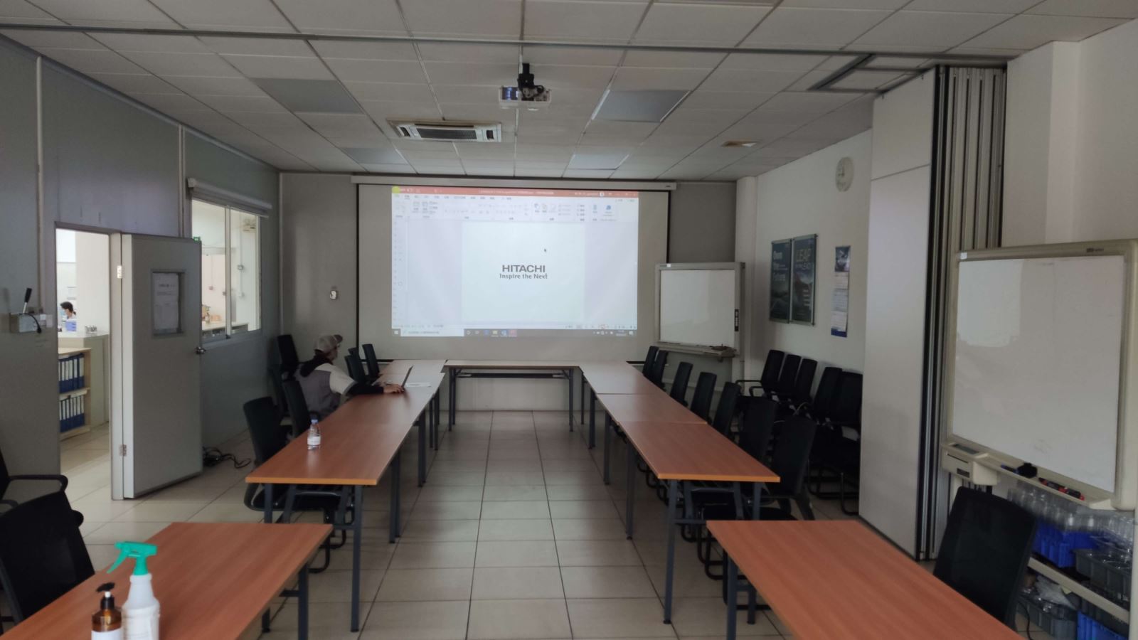 手把手教您，如何将笔记本电脑信号无线投屏到电视或投影机显示