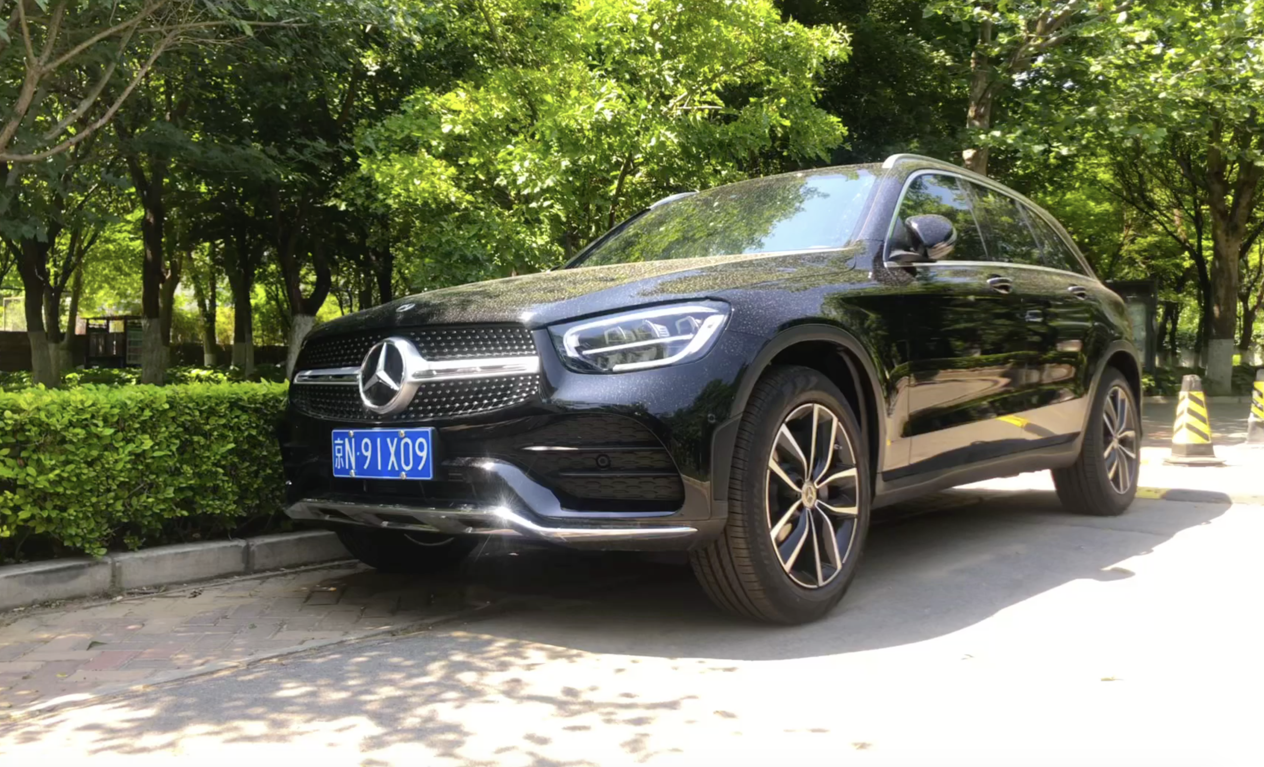 【小区溜车】奔驰GLK遇上GLC：我这么受欢迎 怎么被你取代了？