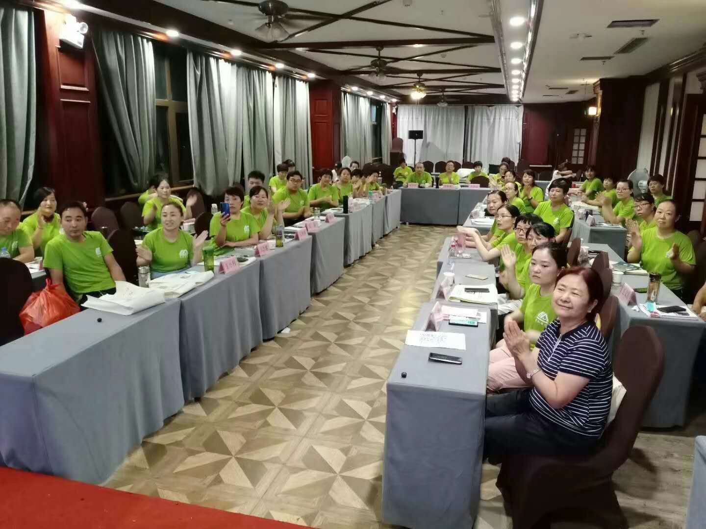 洛阳市养老机构护理员培训班今天下午圆满结束