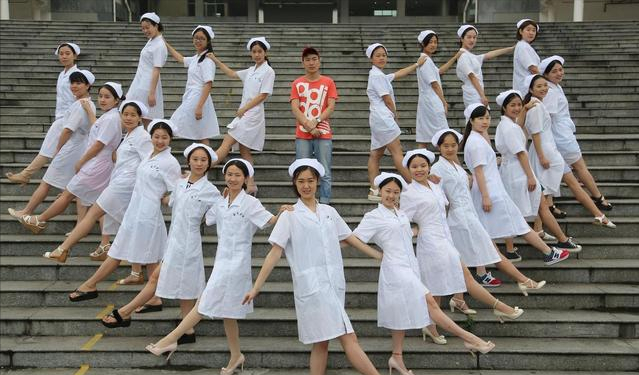 985护理系招生“爆冷”，分数线一降再降仍难招，名校颜面何存