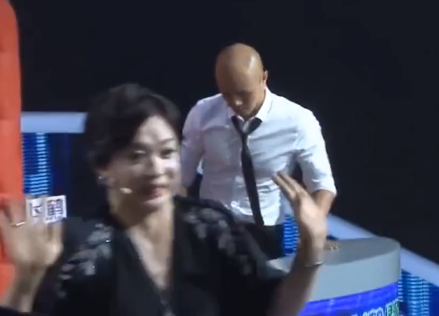 从“主持一哥”沦落到县城商演，乐嘉就这样改写了他的结局