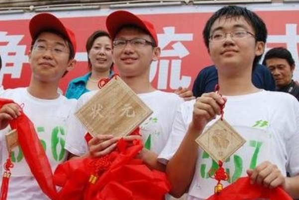 考大学请客叫什么（300多分宴请被嘲笑）