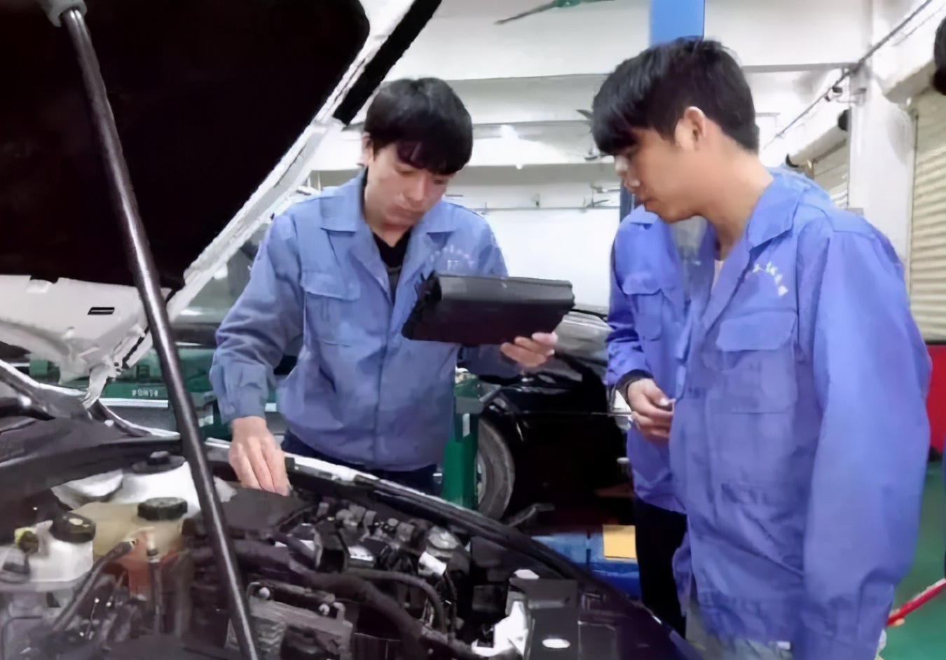 88个工科专业“收入”排行，前6平均工资都过万，考上就赚到