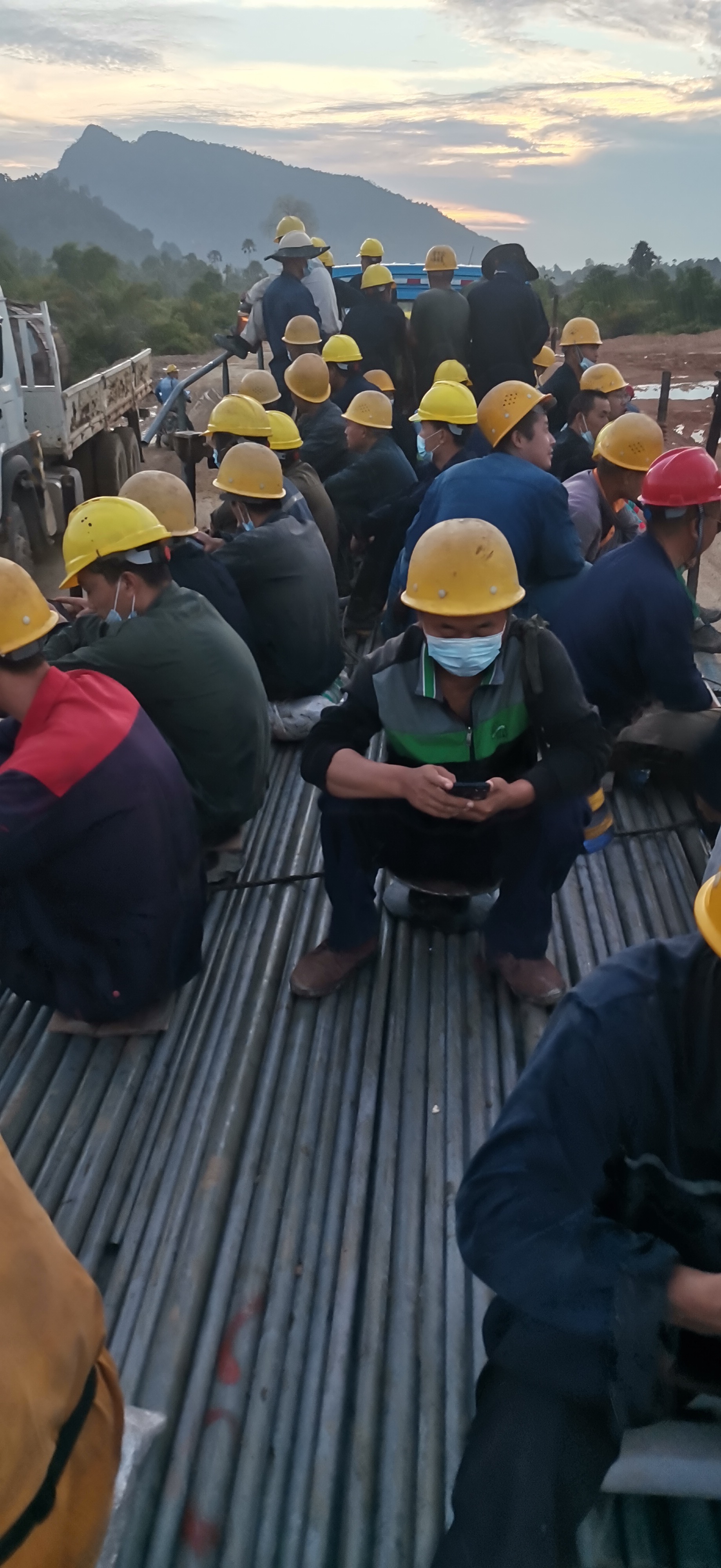 印尼中国劳工实录：工资被拖欠，有人自杀、摔断腿，归国愈发艰难