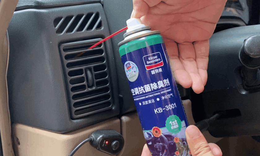 车子每年都换空调滤芯，但吹的风还是有臭味？八成是这里该洗洗了