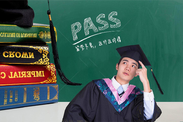 普通大学生很差？白岩松：名校生去了国外，普通大学生在建设国家