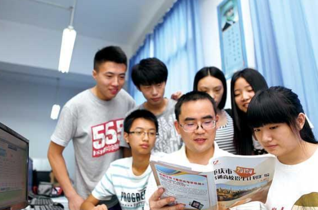 高考723分学霸查分，数学满分理综仅扣7分，淡定点头：比较满意