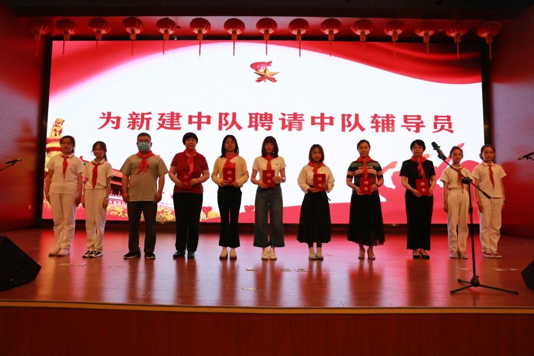 北京市育才学校大兴分校举行少先队入队仪式