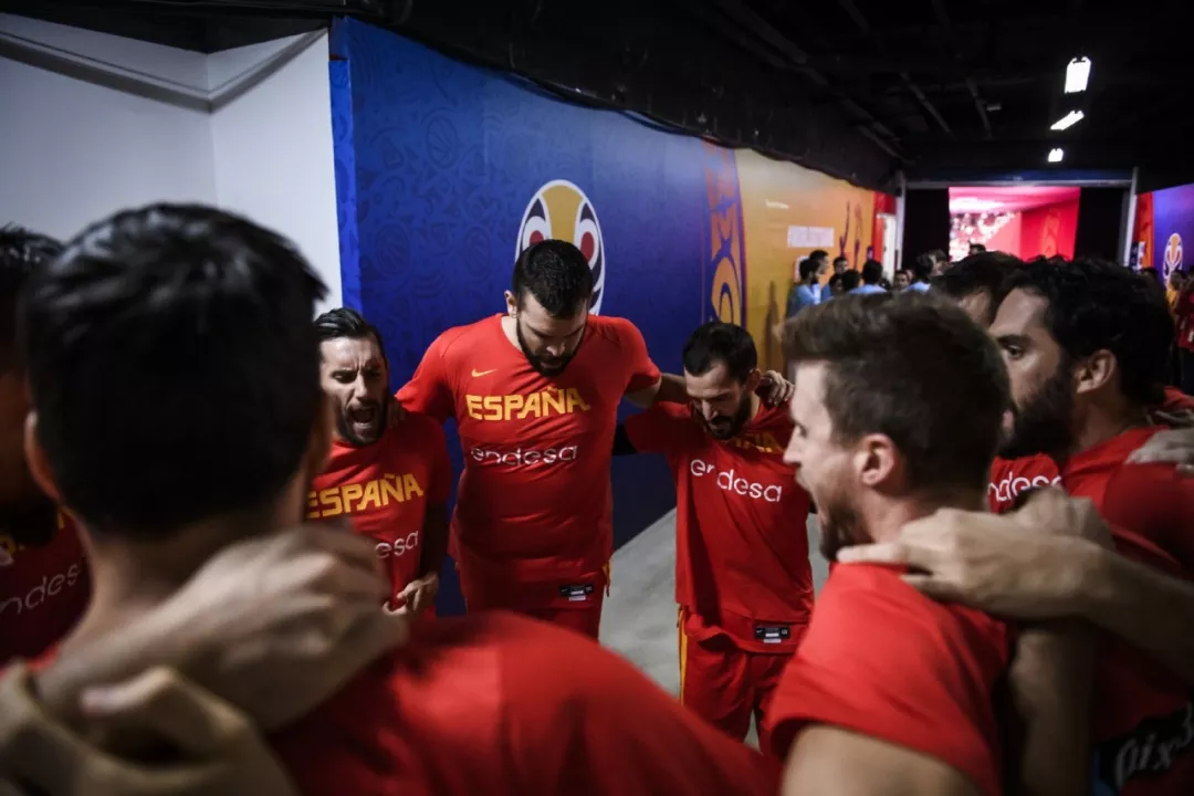 cba为什么没有欧洲外援(不打NBA后，阿联和周琦，为何不去欧洲打球？原因和钱有关)