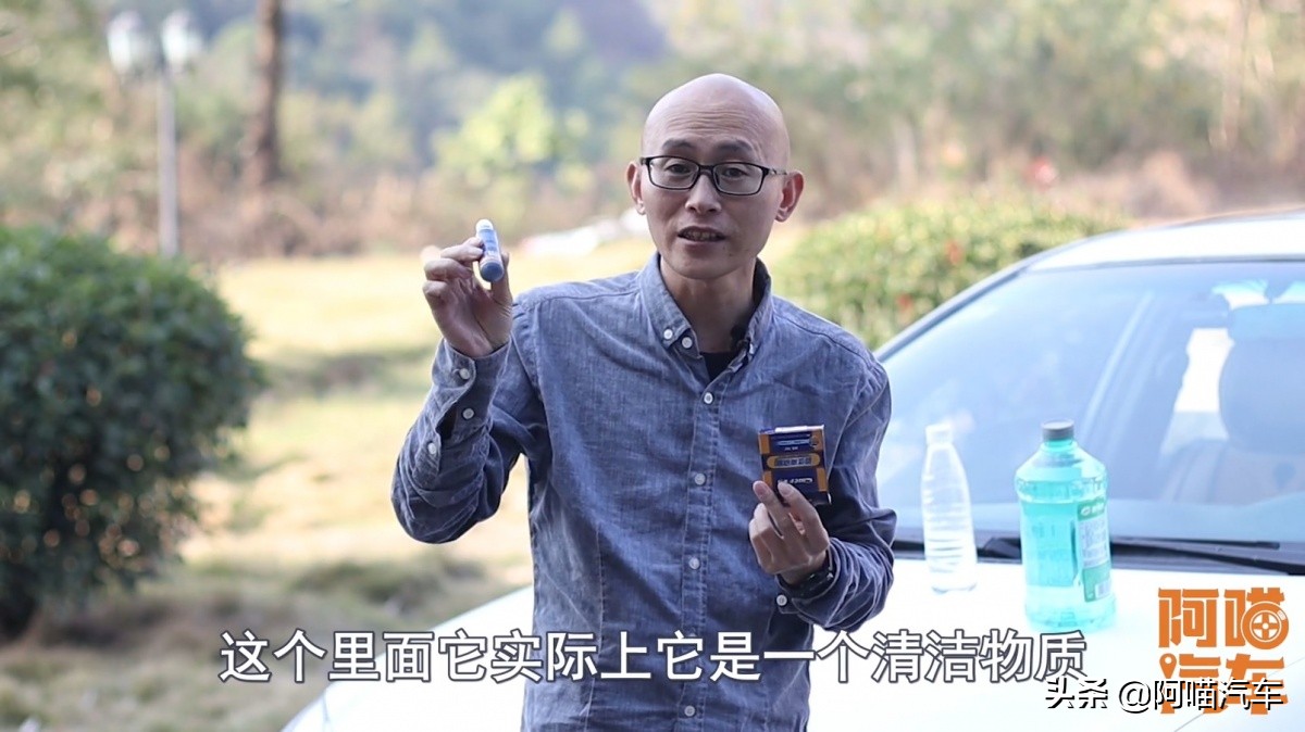 如何选择玻璃水你知道吗？里面大有学问，选错了既伤车还影响安全