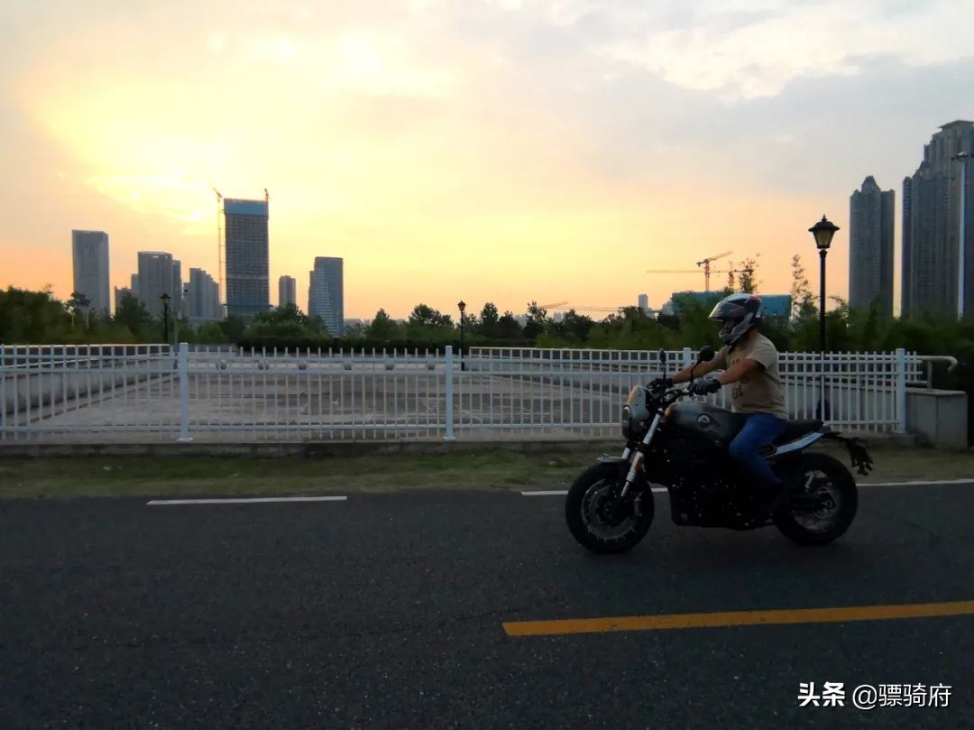 唤醒童真时代的热爱——贝纳利幼狮800T版骑行动态感受