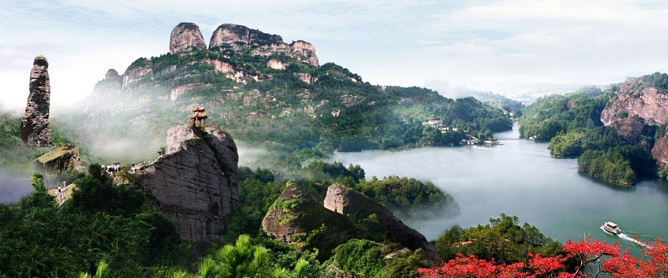 2,福建必去十大景点有鼓浪屿清源山武夷山风景区客家土楼古田会议旧址