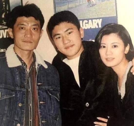 刘德华赞叹，干爹力捧，“颠倒众生”的贾静雯上位黑红内幕
