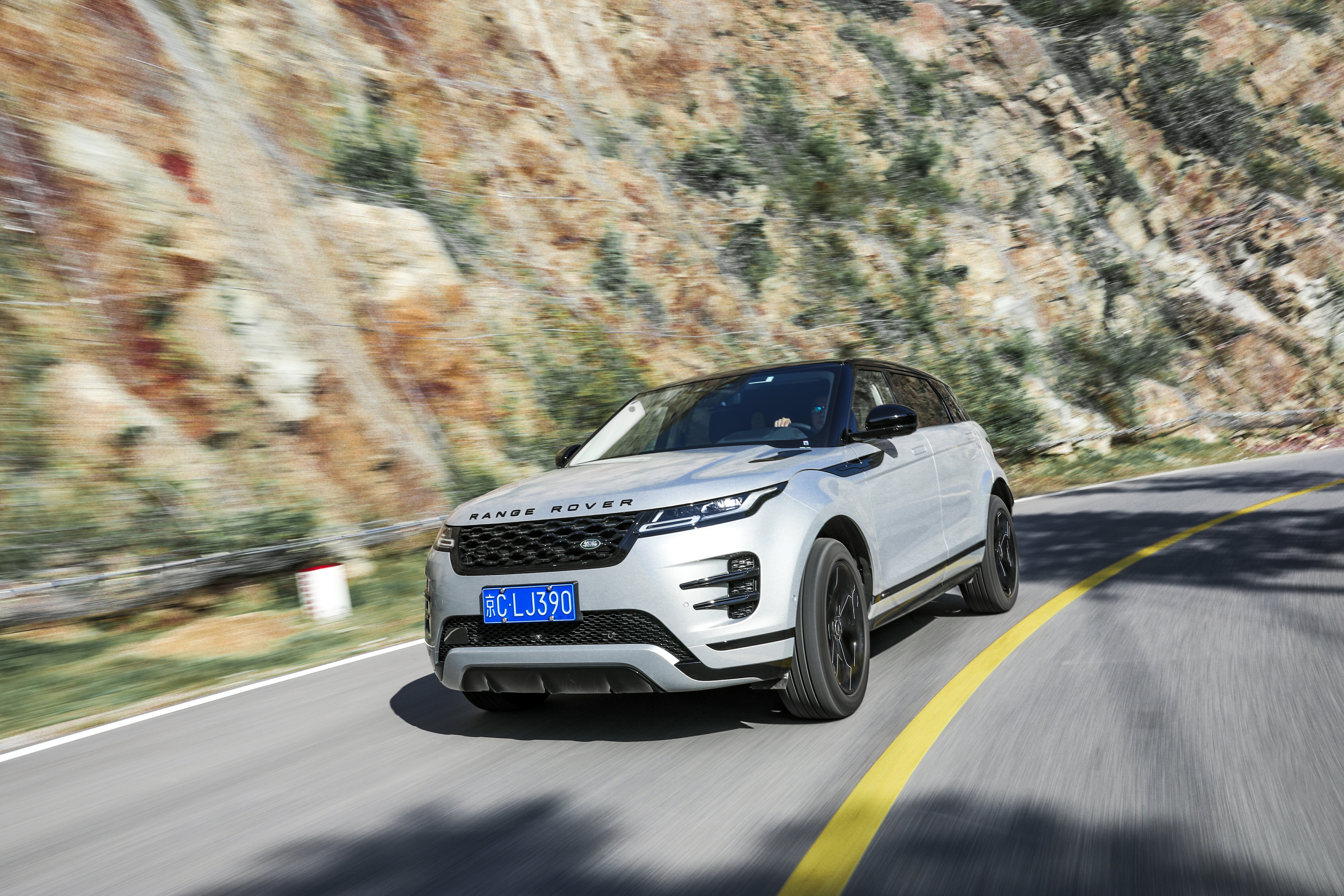 高颜值 大空间 全新路虎揽胜极光l