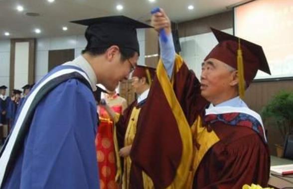 東南大學碩士生吐槽工資低，每月只有4700元，感嘆研究生白讀了
