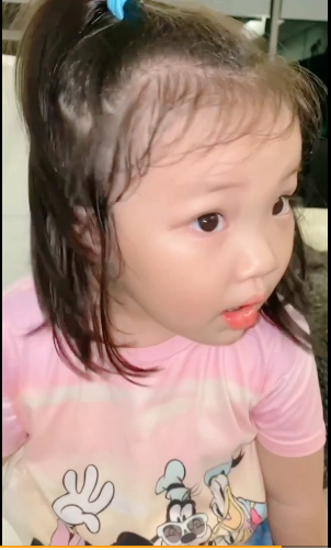 王祖蓝和妻女搞笑玩瞪眼，3岁大女儿可爱肉嘟嘟，有喜剧演员天赋