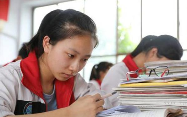 “真后悔当初高三陪读”，一位农村母亲自述，说出多少寒门的无奈