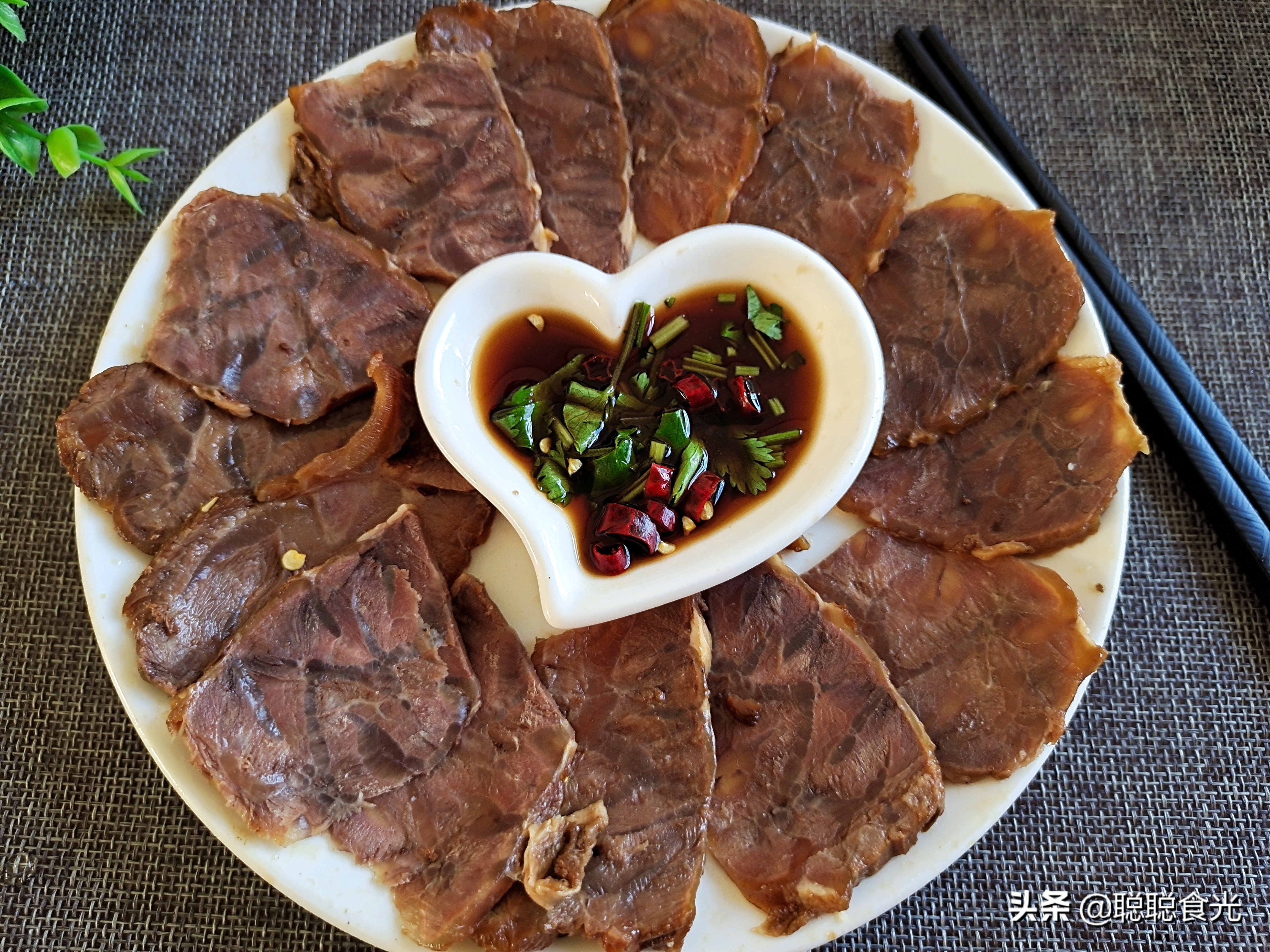 酱牛肉的做法	（牢记1腌2泡3酱牛肉不柴不松散）