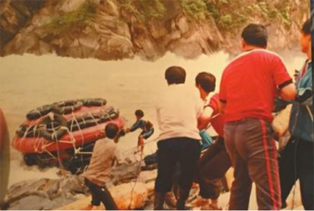 36年前，漂流长江第一人尧茂书遇难，被发现时只剩倒扣的橡皮筏