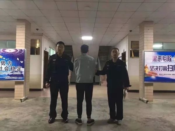 利用QQ群组织人玩“北京赛车”，龙南县5人被警方抓了