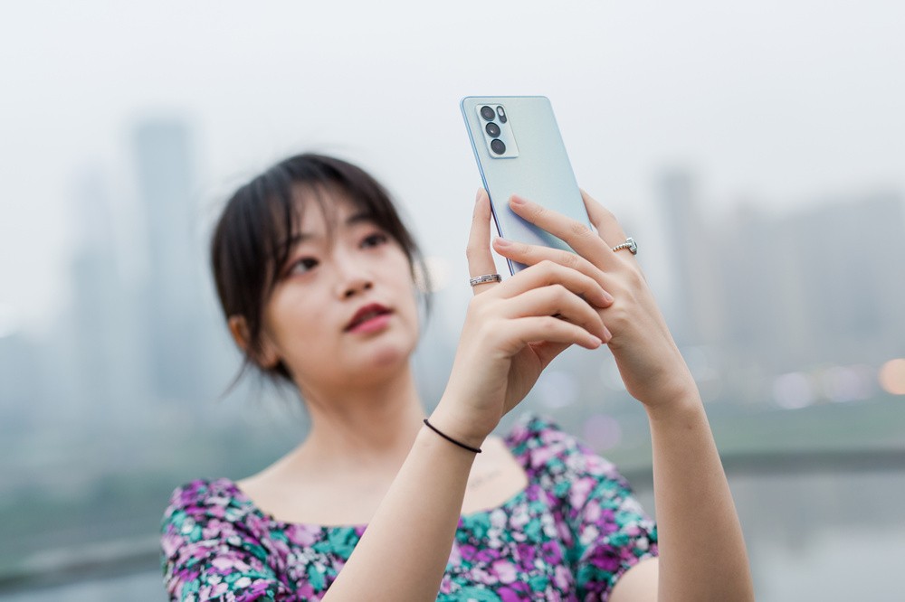 暑假旅行曬美照，你的自拍神器帶對了嗎？