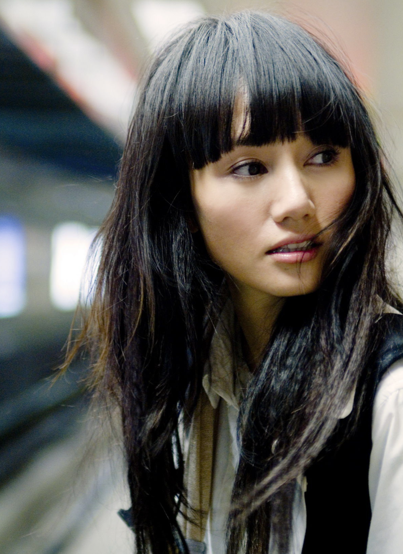 袁泉替补出演《玫瑰之战》！与黄晓明同框气场不输，遇粉丝心情佳