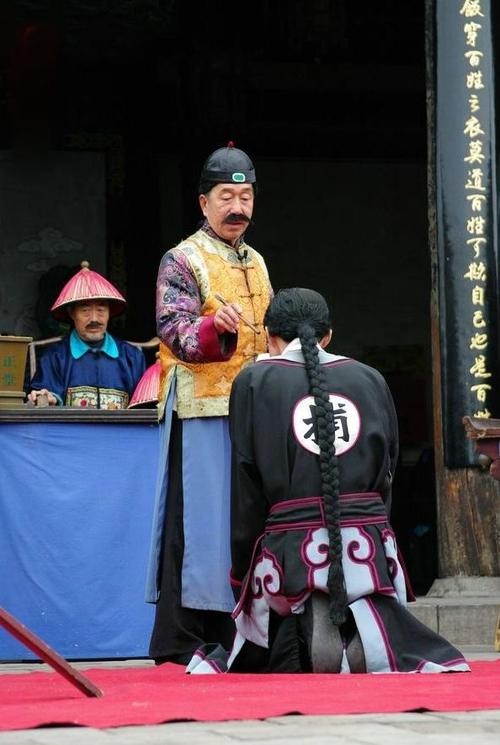部队中的参谋长，是怎样的官职，它的地位是高是低呢？
