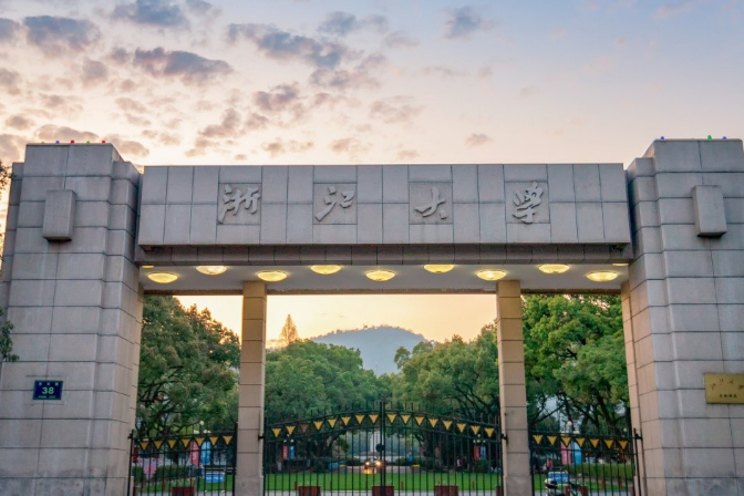 东方剑桥国际学校（浙江一大学走红）