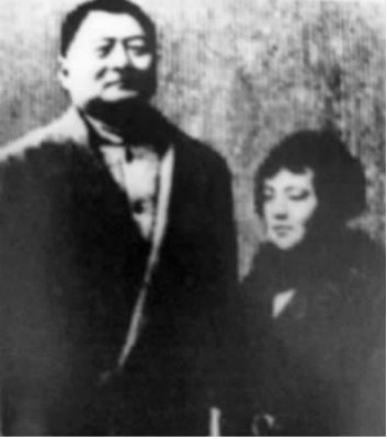 行刑前，吉鸿昌朝刽子手喝到：我死了也不能倒下，给我拿把椅子来