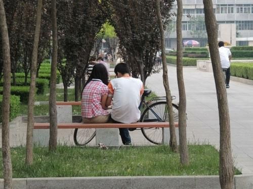 母亲答应儿子去陪读，没想到背后却另有隐情，得知真相后悔不当初