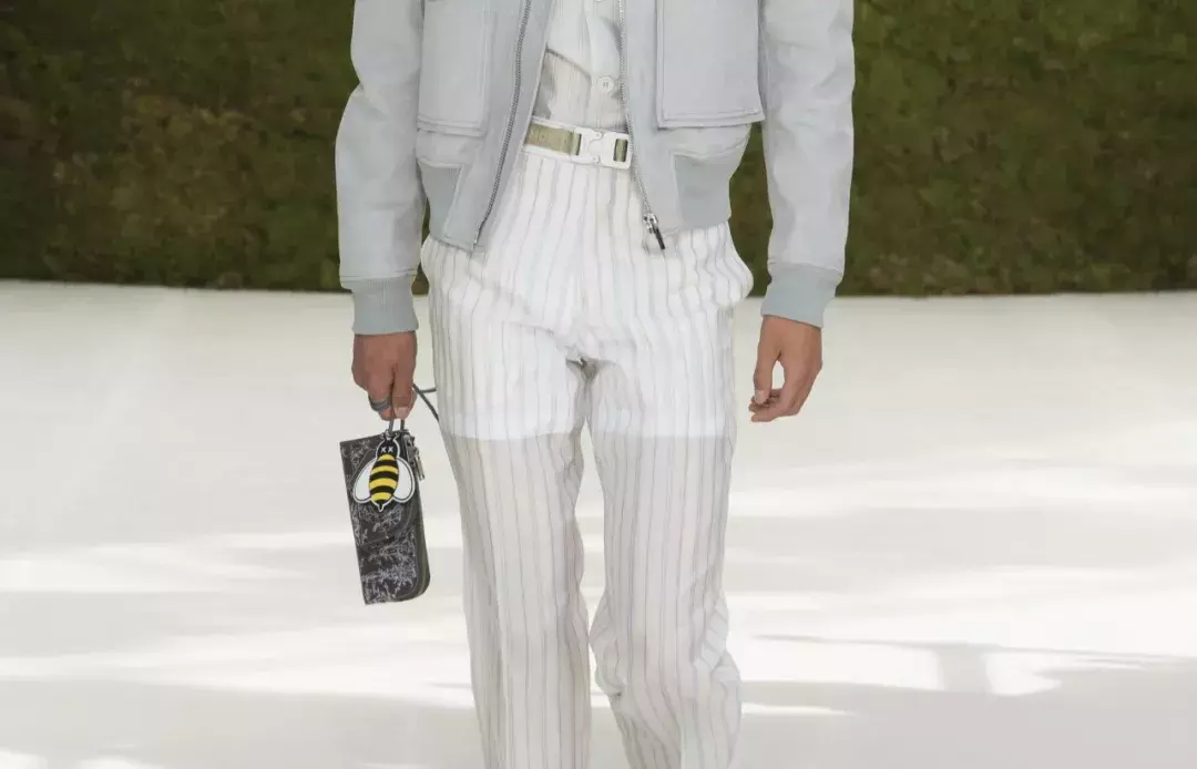 现在的 Dior 不再只有性感,它正变得“ 爆款 ”起来