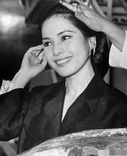 和張哲瀚合影的原來是她，黛薇夫人是日本右翼分子，蘇妲己再世
