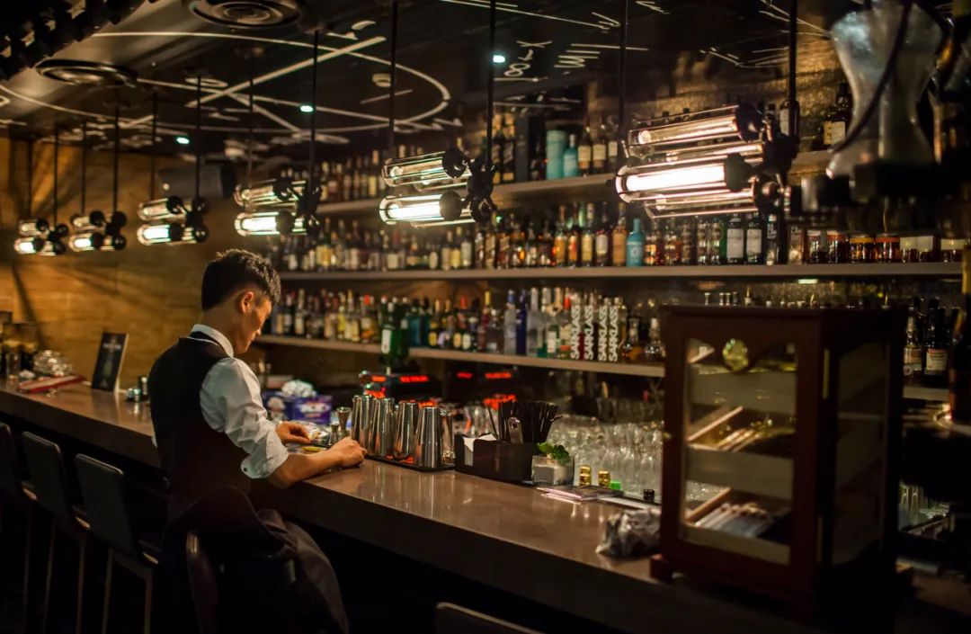 大牌争相入局餐+酒，小酒馆真的是一门好生意？