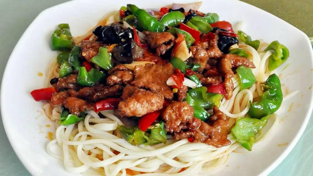 过油肉拌面怎么做（教你肉嫩面劲道的过油肉拌面）