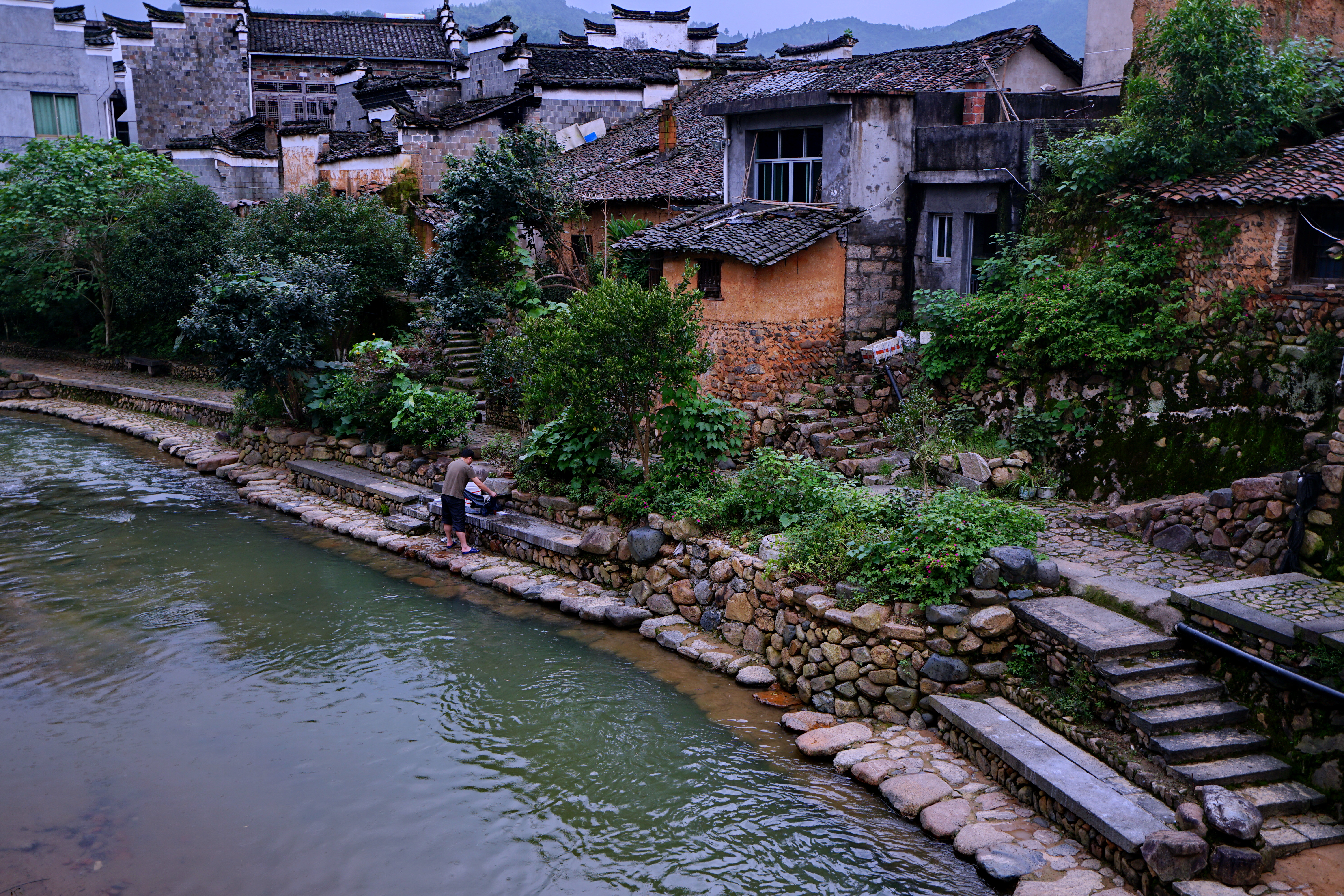 一入梅雨仙如画，雨中古镇更江南，趁着季节去打卡