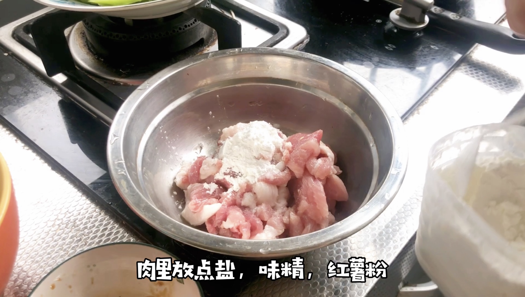 茄子为什么中超不熟(茄子炒肉：如何解决茄子炒不熟、皮咬不烂、水分大？两招搞定)