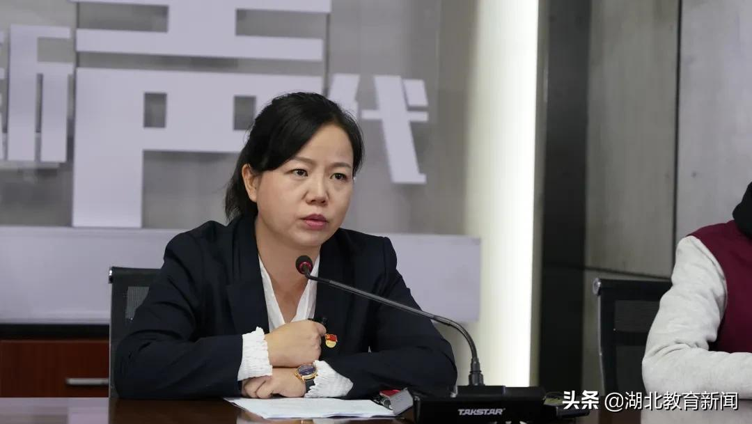 社区书记桂小妹泪洒思政课堂，与青年学子共话抗疫精神与青年担当