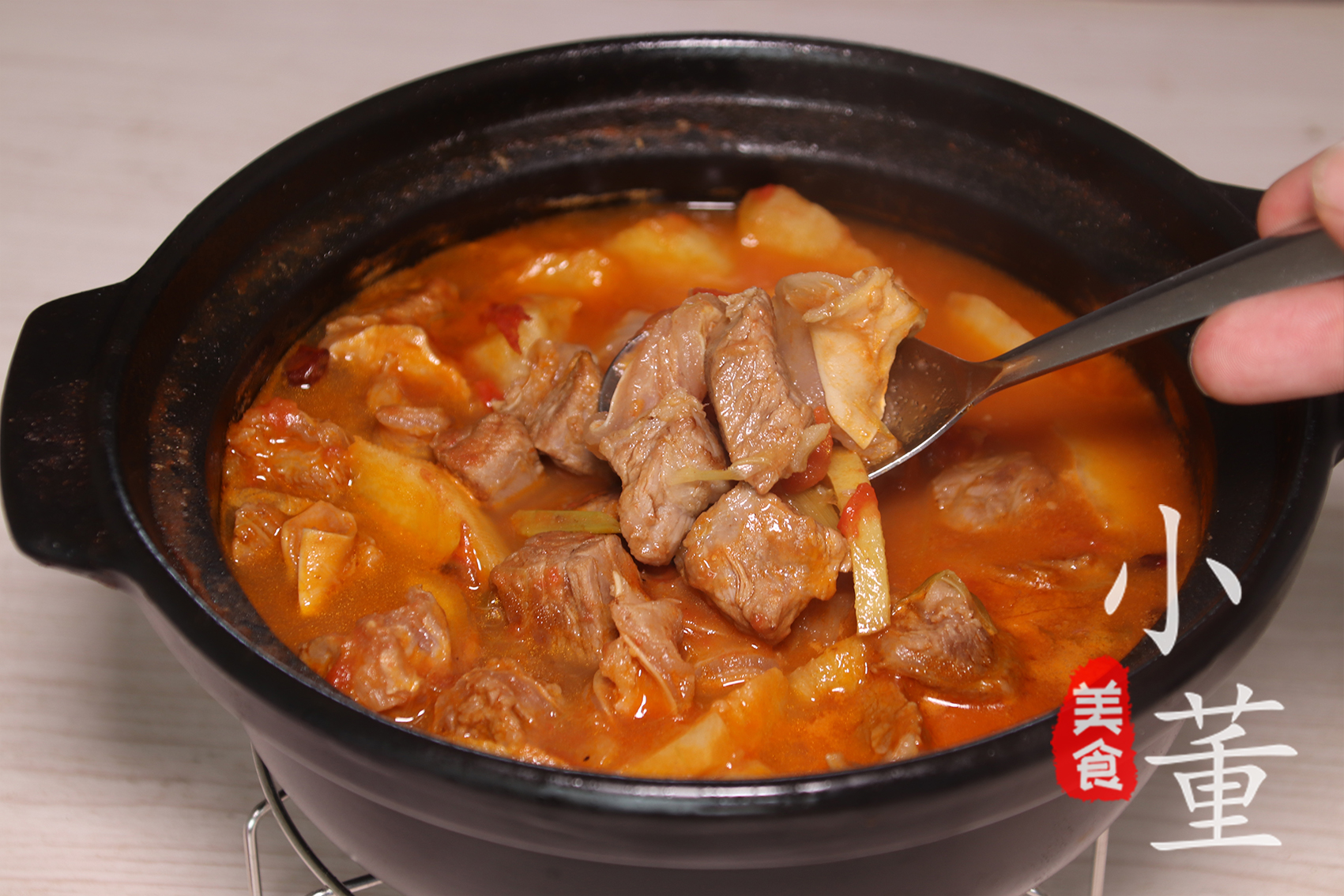 牛肉炖西红柿新做法，不炒更入味，汤浓肉香超下饭，简单几步轻松搞定