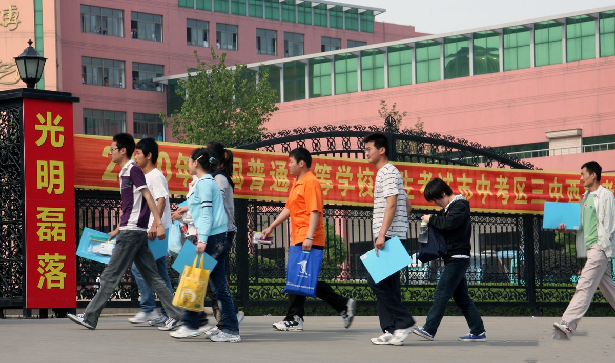 广东省重点高中25强，一本升学率超过80%，大量学生能考上985